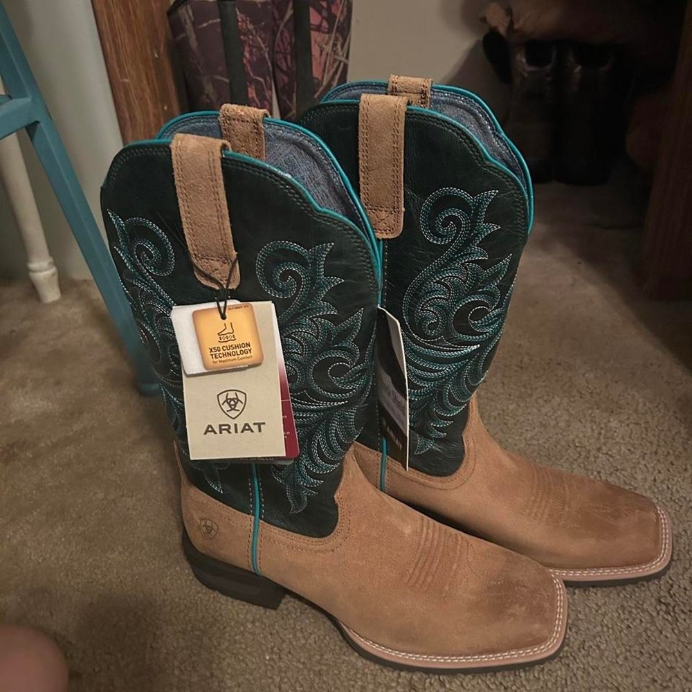 Ariat boots nwt